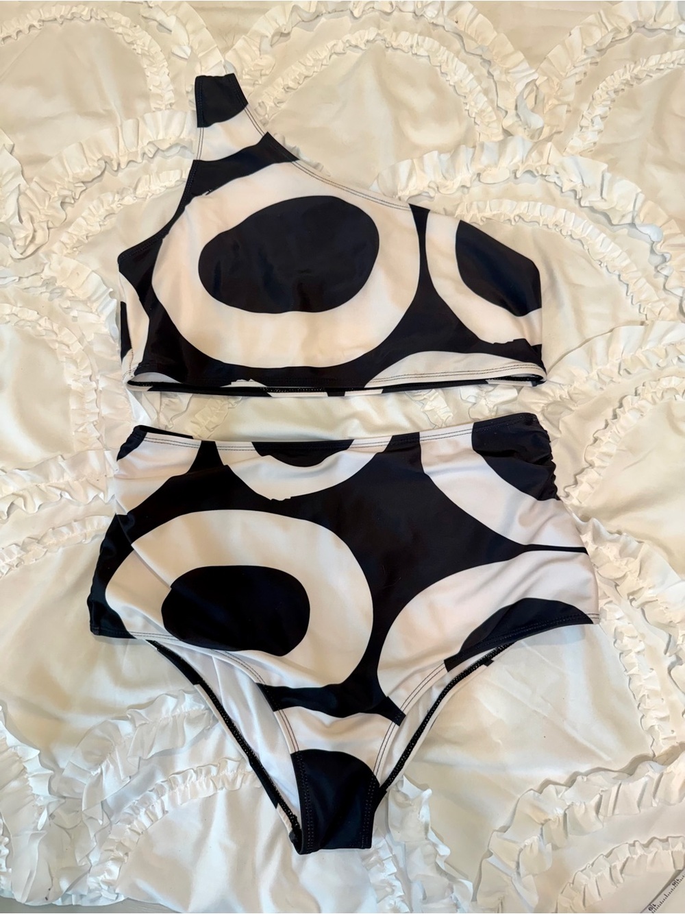 Two-Piece Swim Set One Shoulder in Black and White - Modern Circle Print Size L